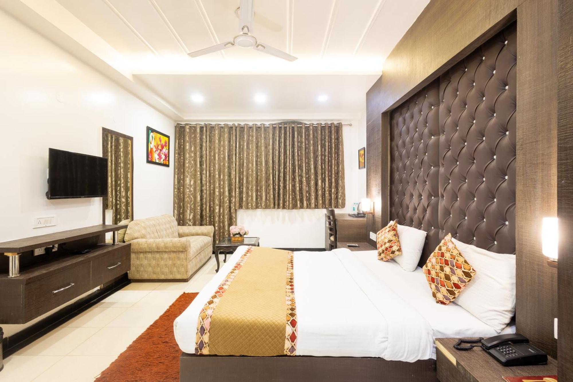 Hotel Red Castle - Karol Bagh - Where Luxury Meets Comfort New Delhi Exteriör bild