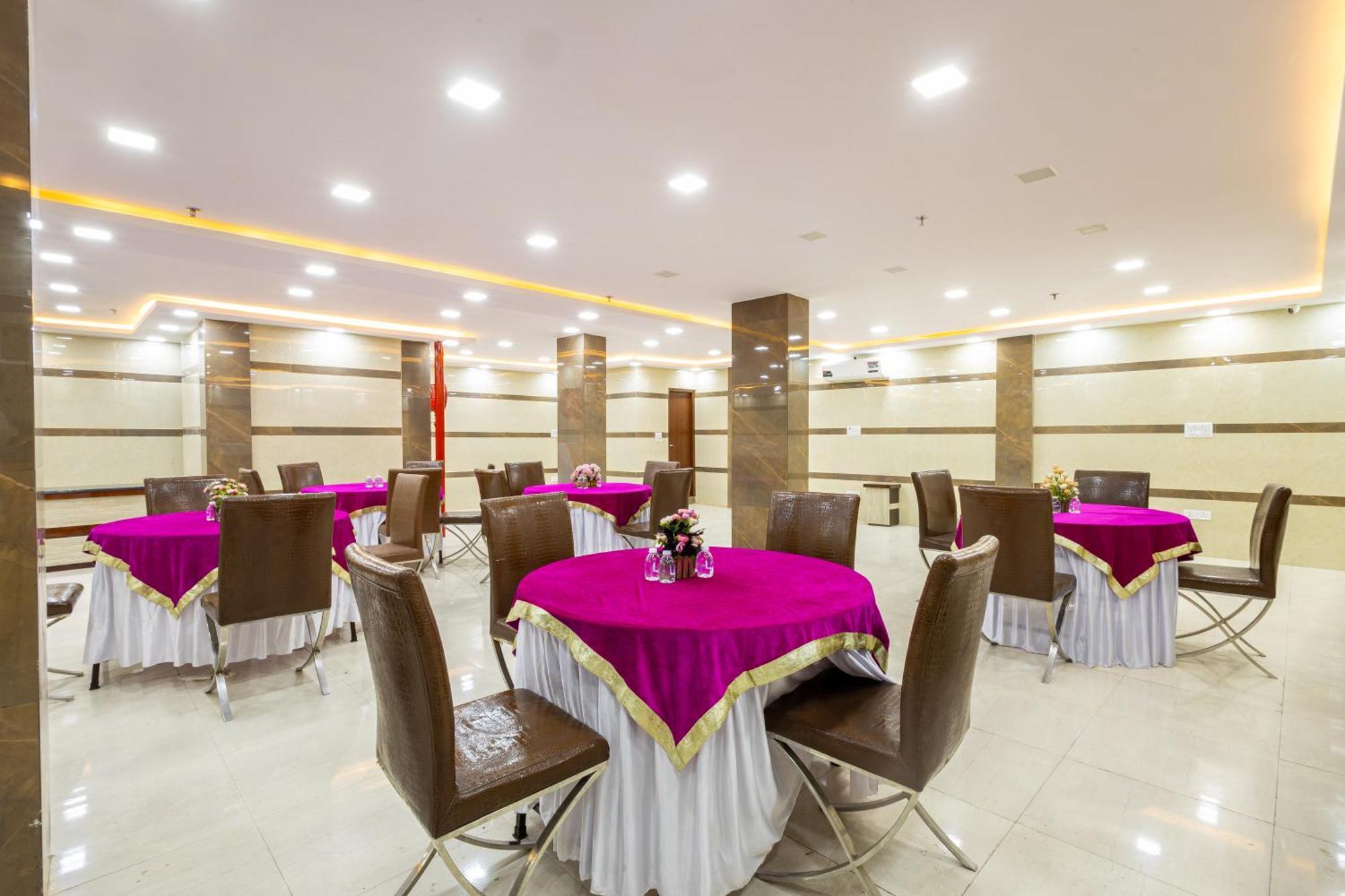 Hotel Red Castle - Karol Bagh - Where Luxury Meets Comfort New Delhi Exteriör bild