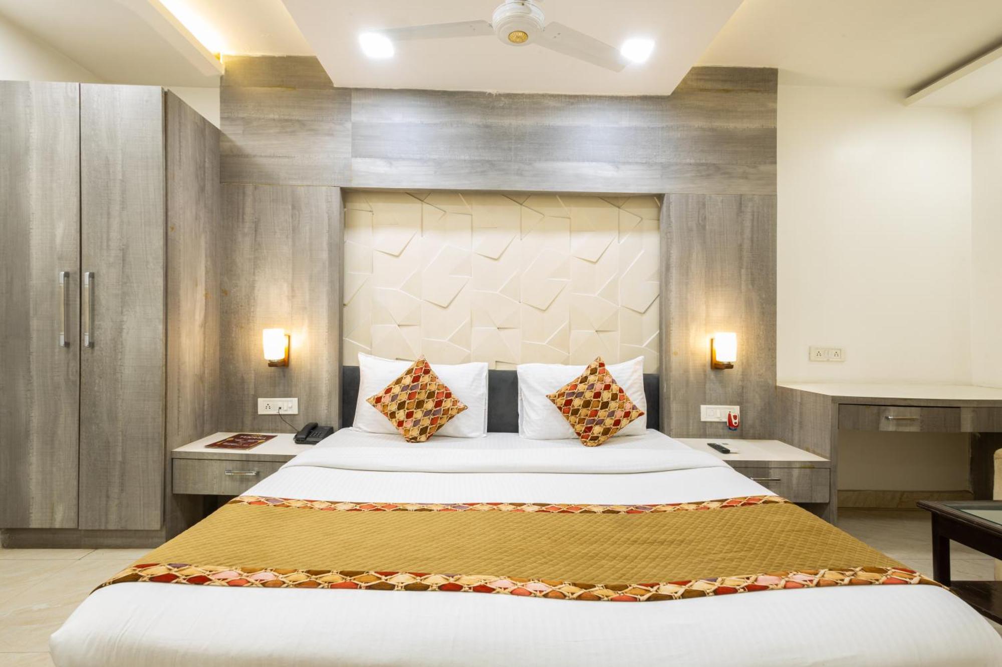 Hotel Red Castle - Karol Bagh - Where Luxury Meets Comfort New Delhi Exteriör bild