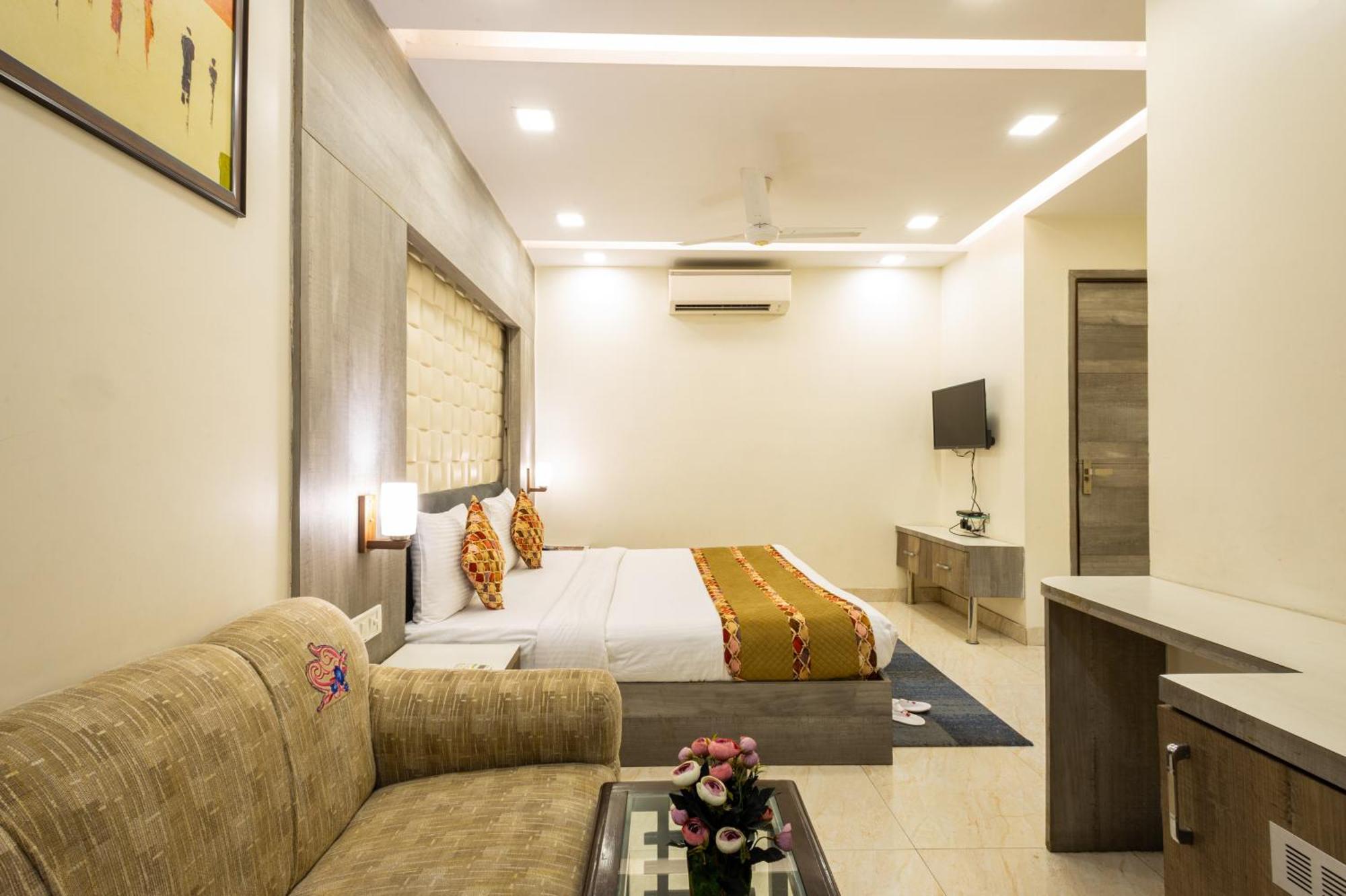 Hotel Red Castle - Karol Bagh - Where Luxury Meets Comfort New Delhi Exteriör bild