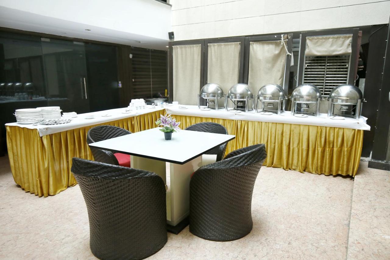 Hotel Red Castle - Karol Bagh - Where Luxury Meets Comfort New Delhi Exteriör bild