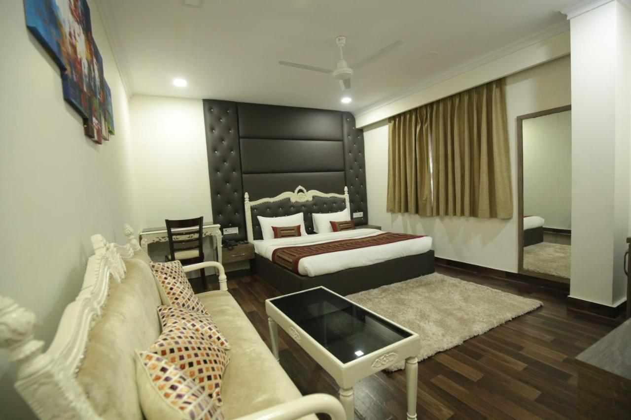 Hotel Red Castle - Karol Bagh - Where Luxury Meets Comfort New Delhi Exteriör bild