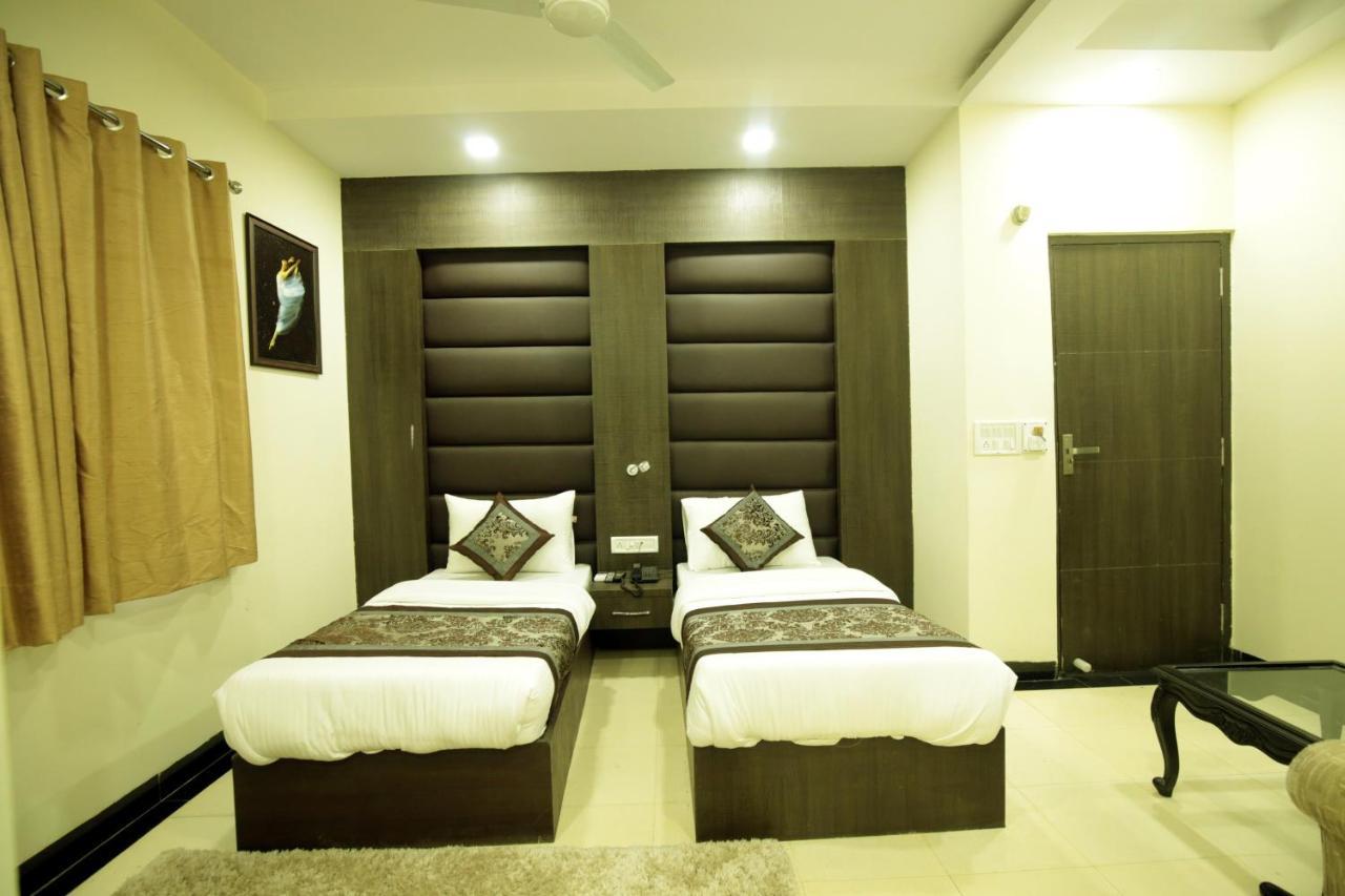 Hotel Red Castle - Karol Bagh - Where Luxury Meets Comfort New Delhi Exteriör bild