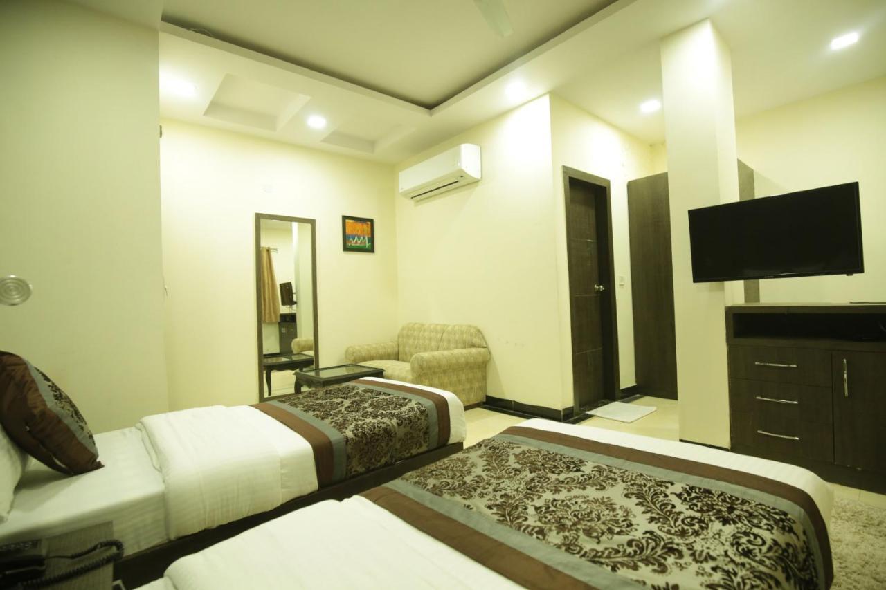 Hotel Red Castle - Karol Bagh - Where Luxury Meets Comfort New Delhi Exteriör bild