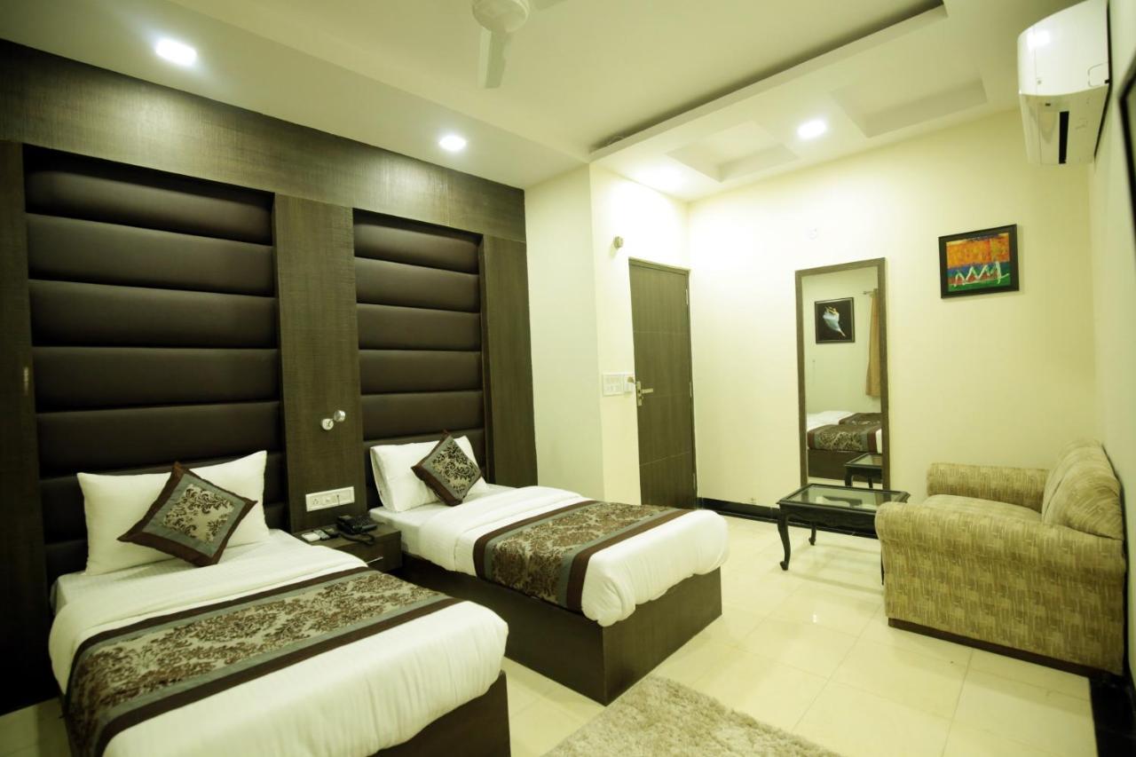 Hotel Red Castle - Karol Bagh - Where Luxury Meets Comfort New Delhi Exteriör bild